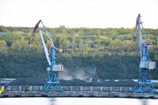 И. Чесницкий проверил деятельность по перевалке сырья в порту рп. Ванино
