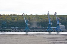 И. Чесницкий проверил деятельность по перевалке сырья в порту рп. Ванино