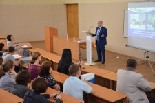 Уполномоченный по правам человека Игорь Чесницкий провел лекцию для студентов Хабаровского государственного университета экономики и права