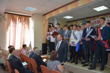Уполномоченный по правам человека в Хабаровском крае Игорь Чесницкий принял участие в торжественной церемонии вручения аттестатов об основном общем образовании
