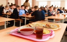 Бесплатное горячее питание младших школьников организуют с 1 сентября
