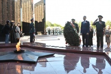 Уполномоченный возложил цветы к Вечному огню Мемориального комплекса на площади Славы в г. Хабаровске