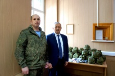 Уполномоченный от имени жителей Хабаровского края передал очередную партию тактических аптечек воинскому подразделению